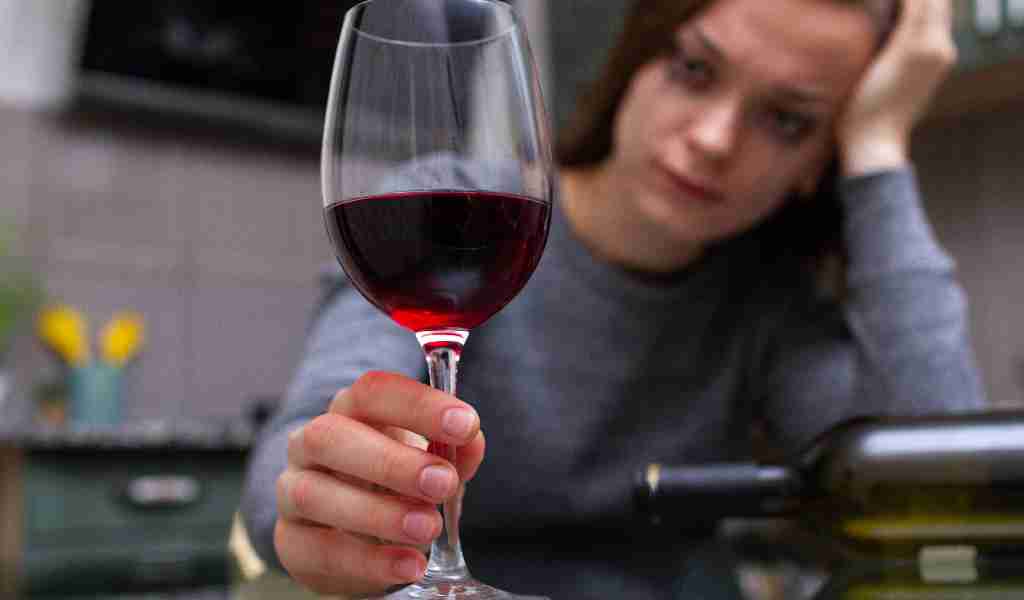 Что делать, если жена пьет алкоголь - интервенция