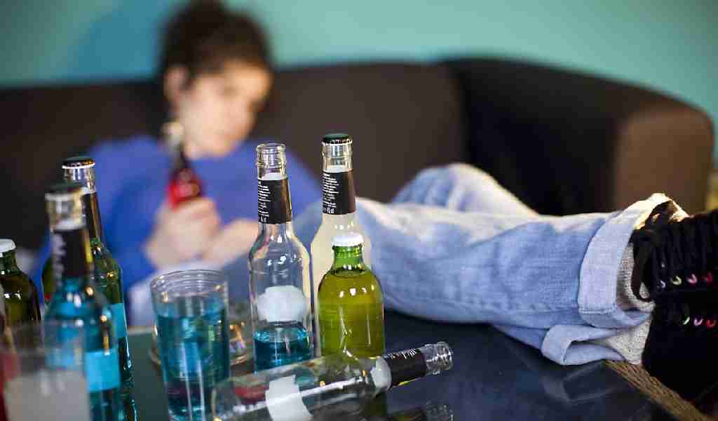 Скрытый алкоголизм - как помочь близкому