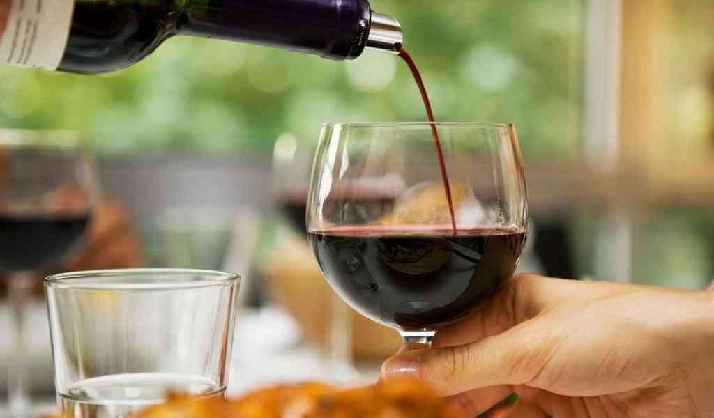 Самые опасные алкогольные сочетания: водка и красное вино